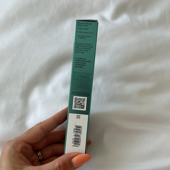 IT Cosmetics CC+ Cream Natural Matte Foundation with SPF 40- Light Medium - Picture 6 of 8